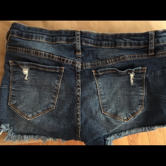 Shorts - Picture 2 of 5